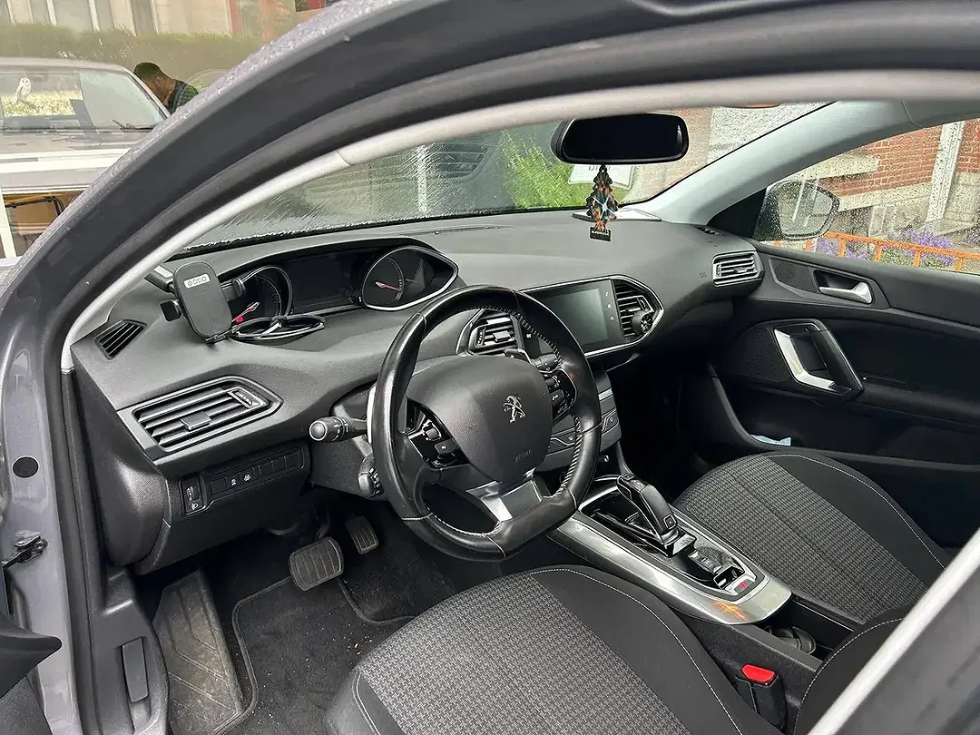 Peugeot 308 - Thumbnail 11