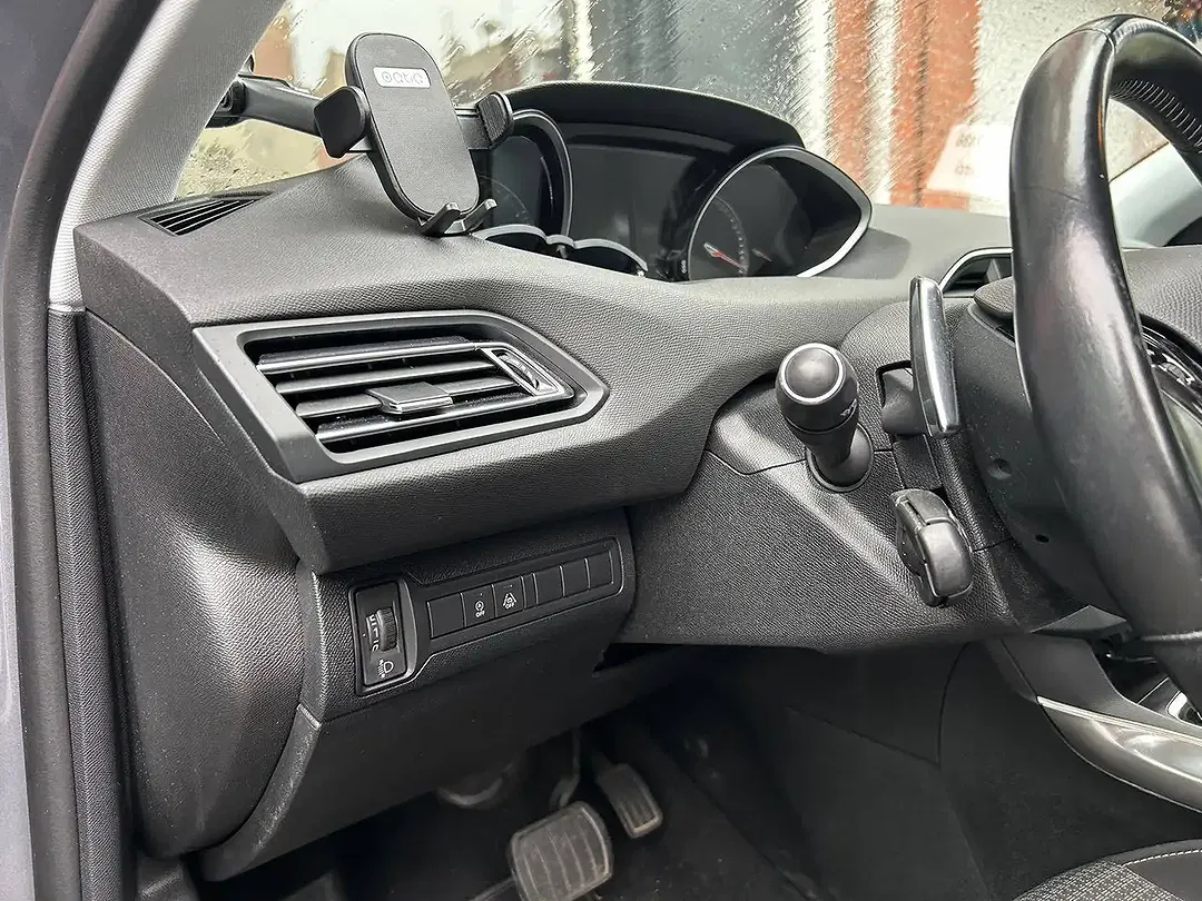 Peugeot 308 - Thumbnail 13