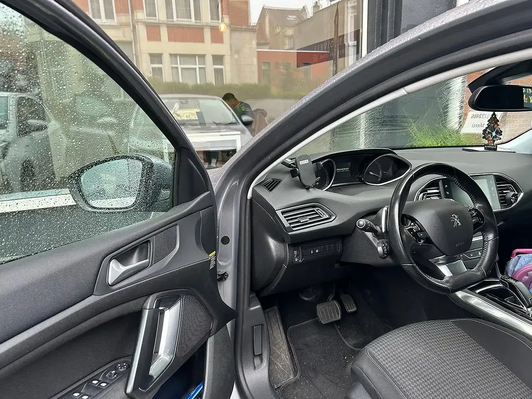 Peugeot 308 - Thumbnail 9