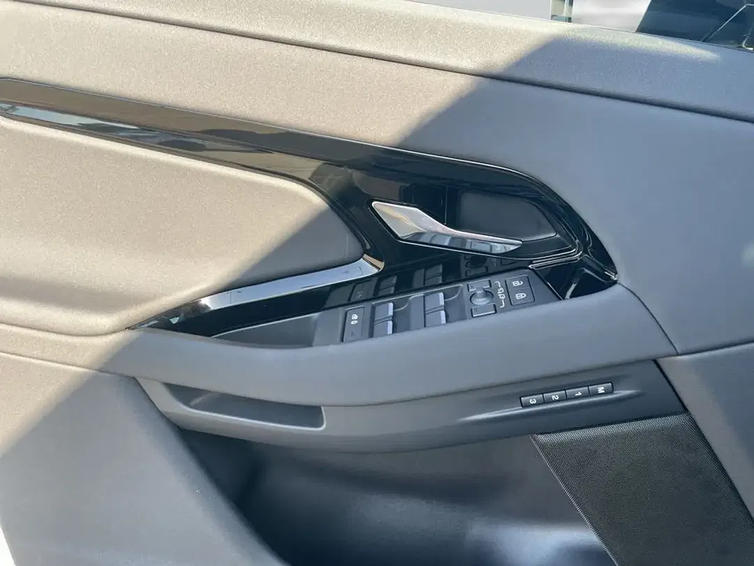 Land Rover Range Rover Evoque - Thumbnail 13