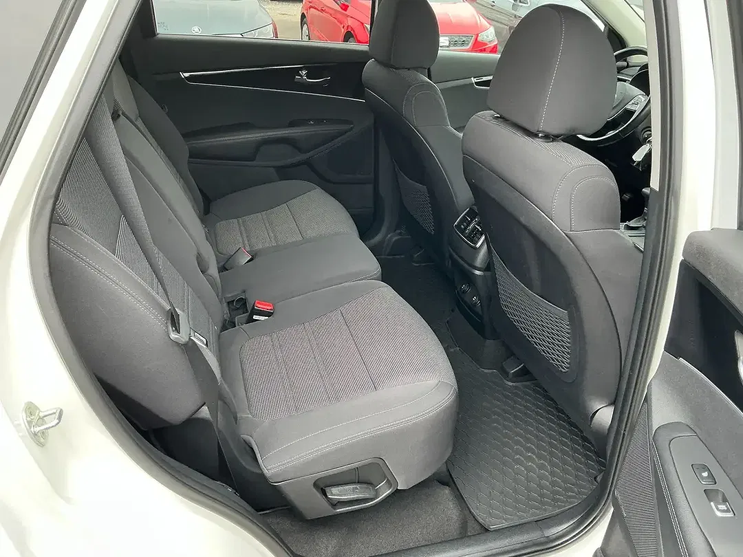 Kia Sorento - Thumbnail 12