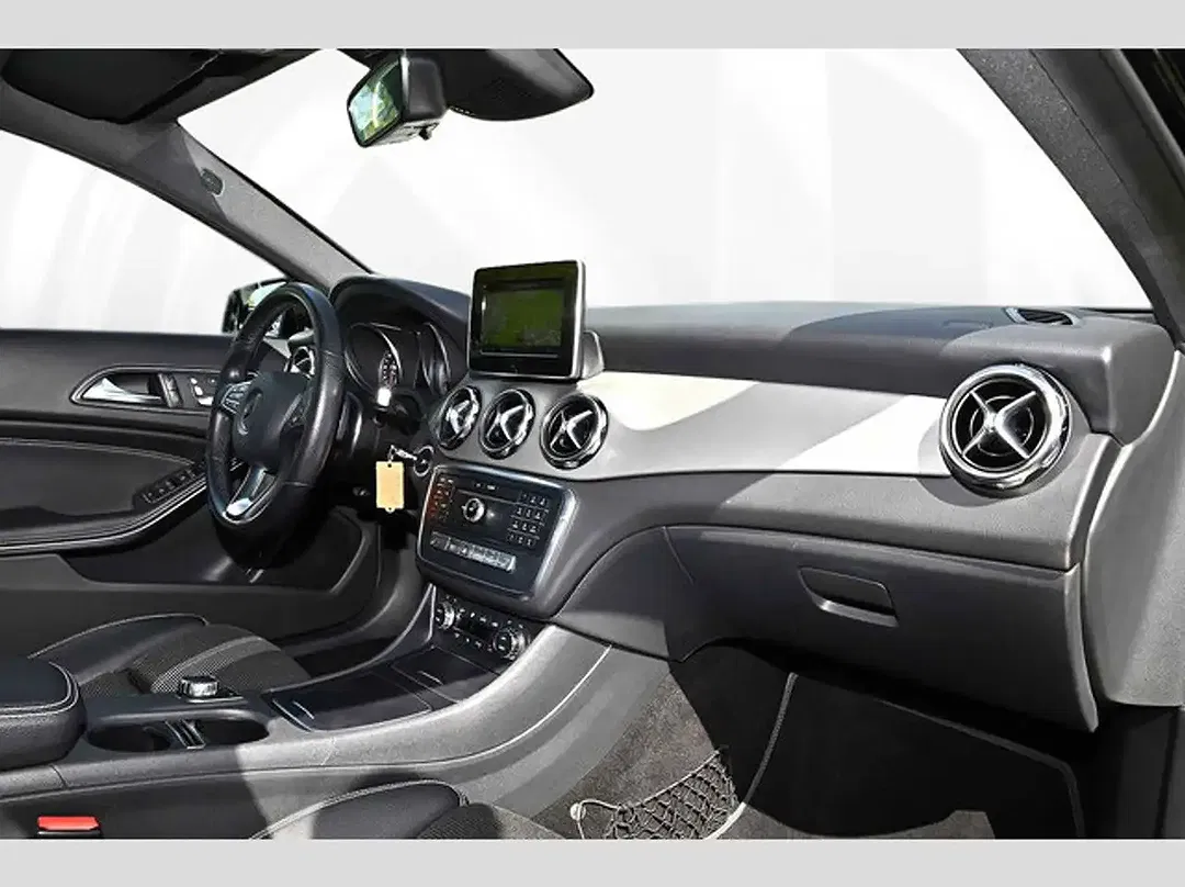Mercedes-Benz GLA 180 - Thumbnail 10