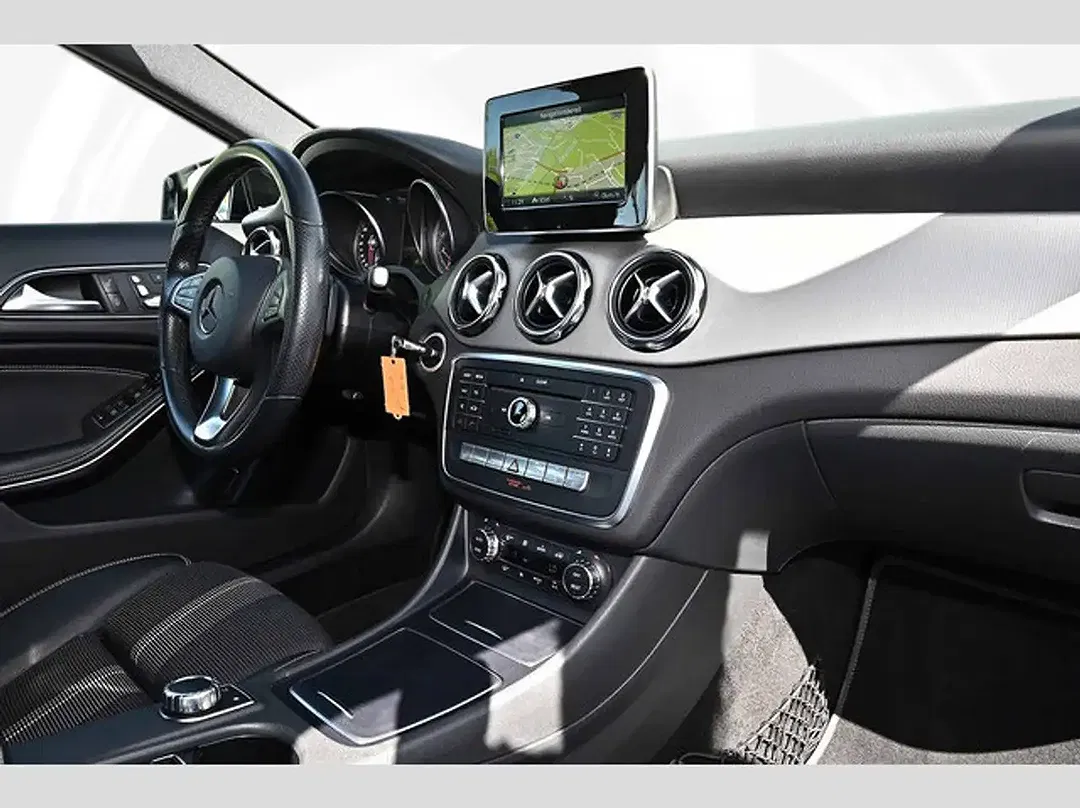 Mercedes-Benz GLA 180 - Thumbnail 11