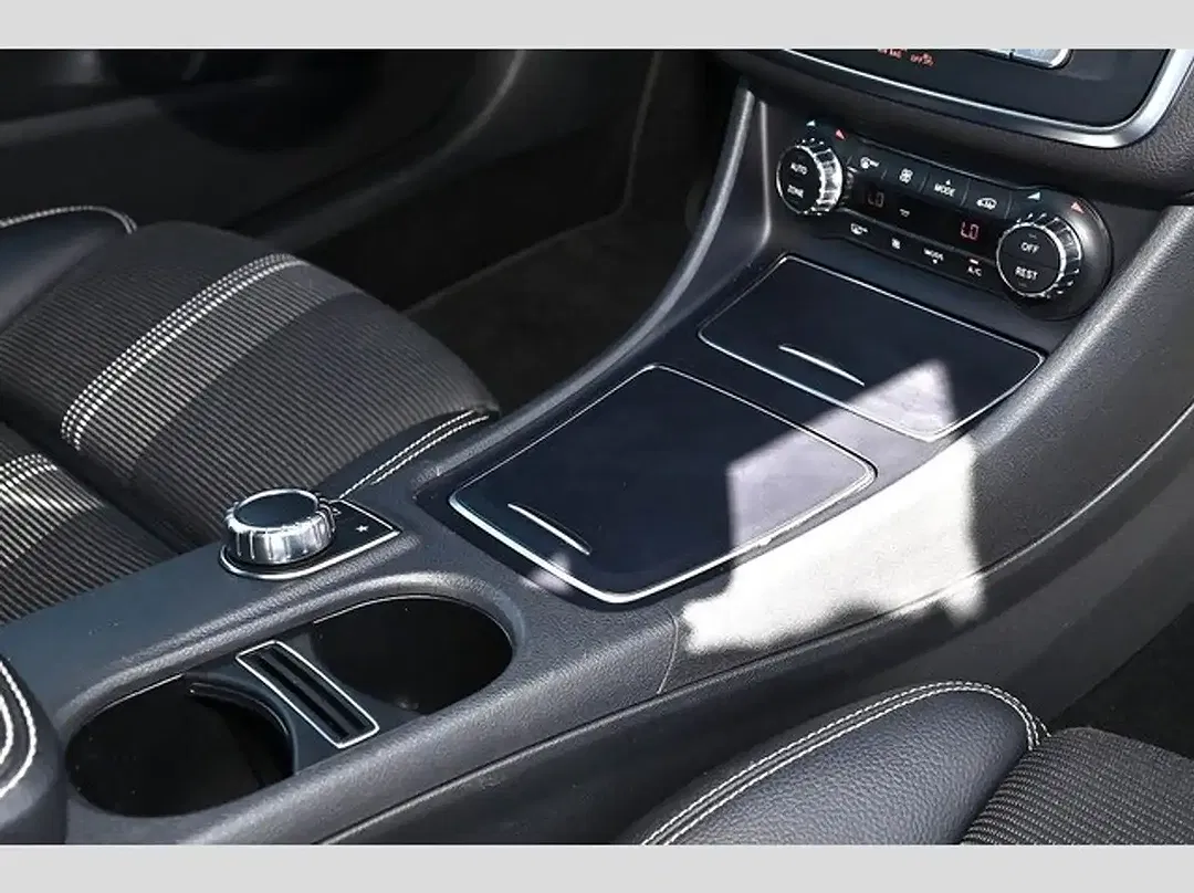 Mercedes-Benz GLA 180 - Thumbnail 12