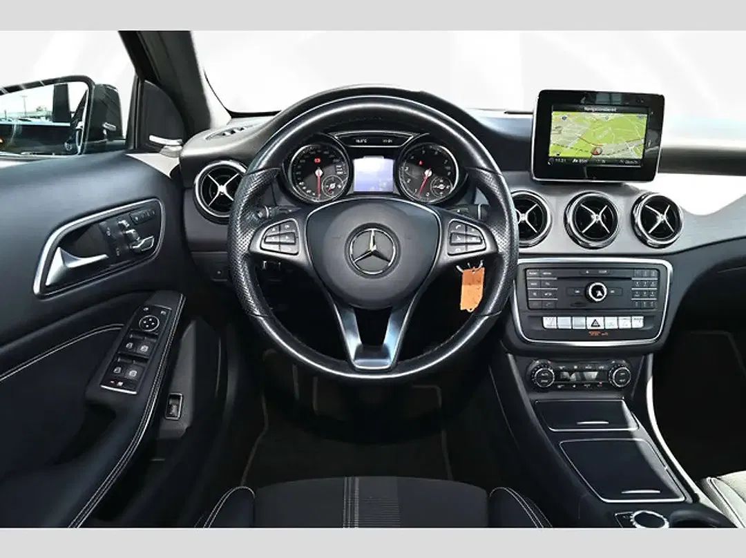 Mercedes-Benz GLA 180 - Thumbnail 13