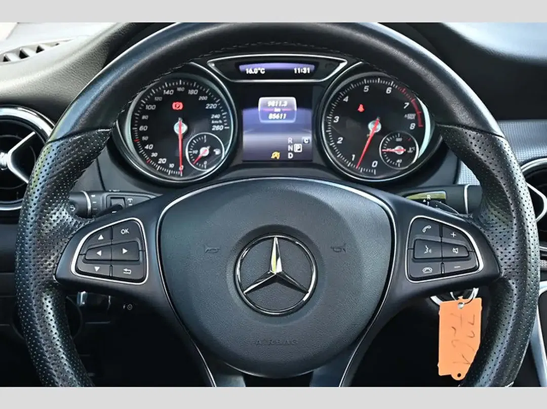 Mercedes-Benz GLA 180 - Thumbnail 15