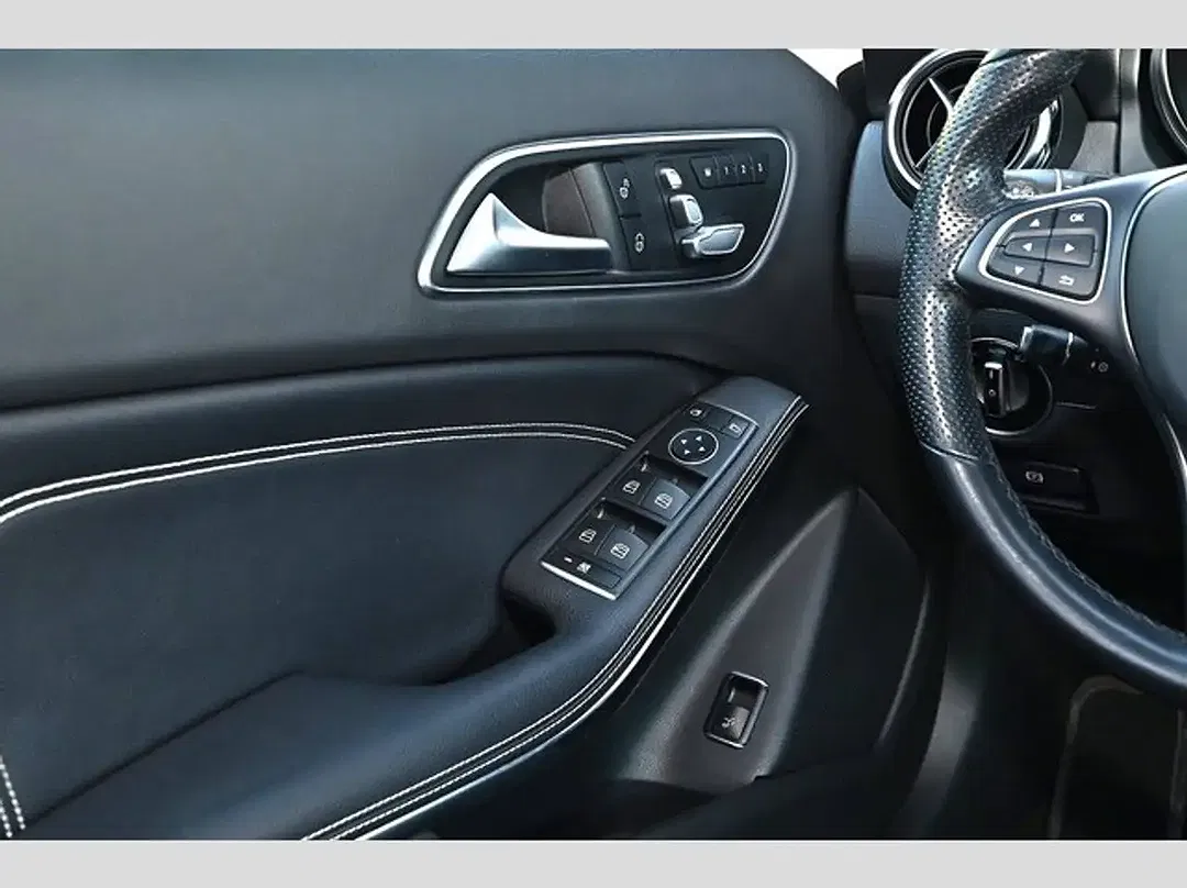 Mercedes-Benz GLA 180 - Thumbnail 16
