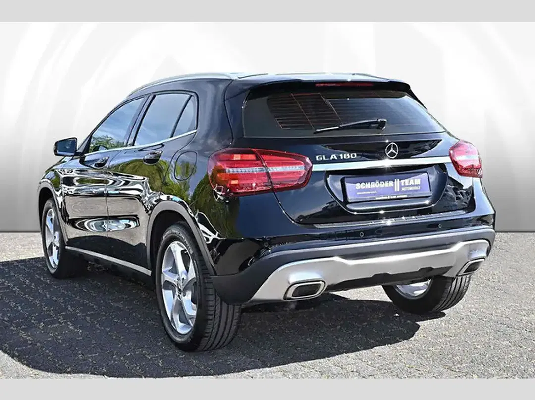 Mercedes-Benz GLA 180 - Thumbnail 4