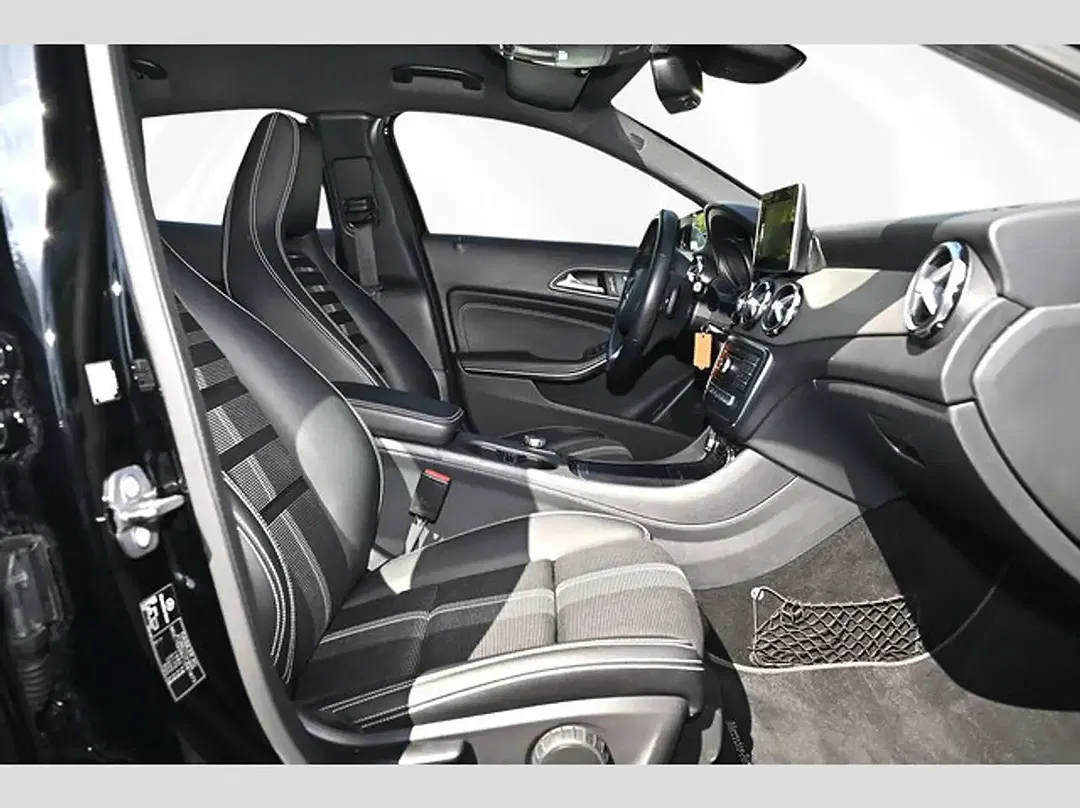 Mercedes-Benz GLA 180 - Thumbnail 6