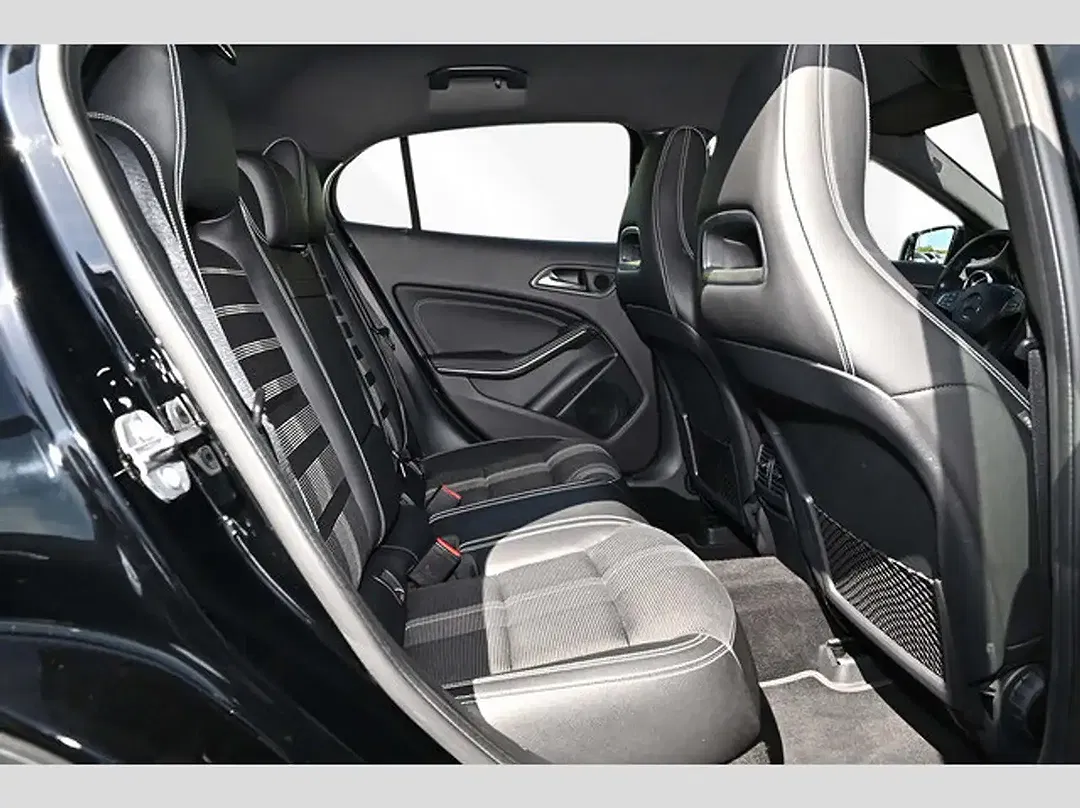 Mercedes-Benz GLA 180 - Thumbnail 7