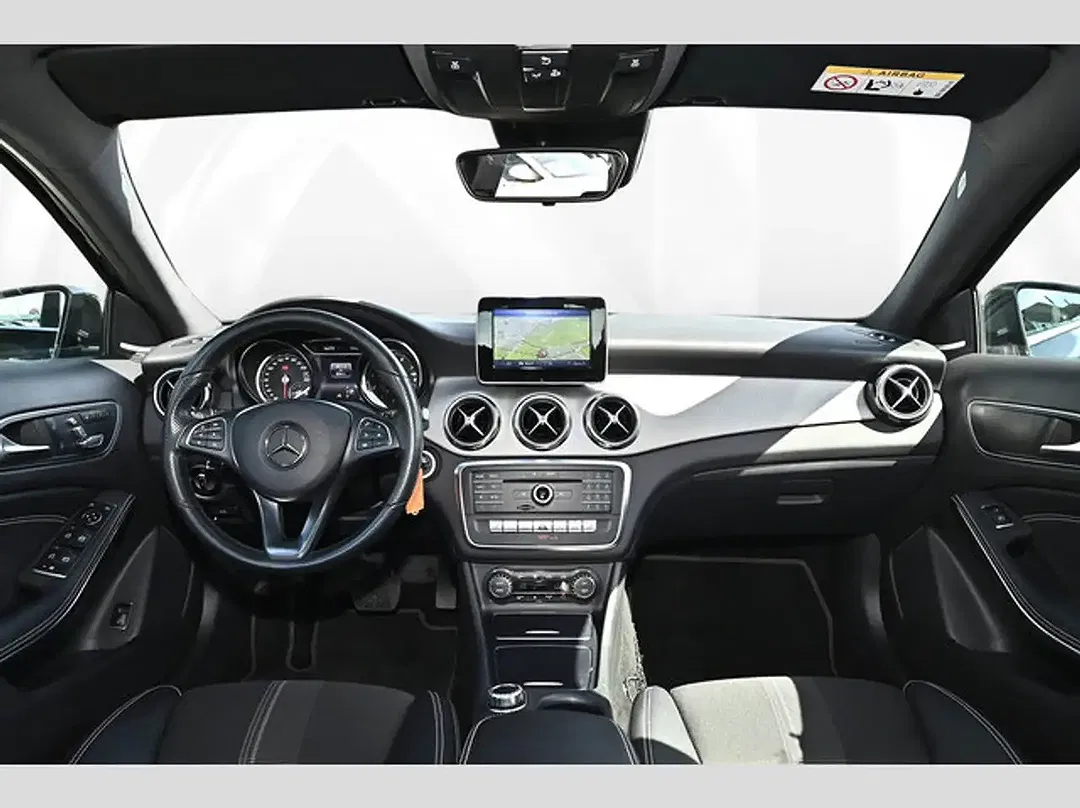 Mercedes-Benz GLA 180 - Thumbnail 8