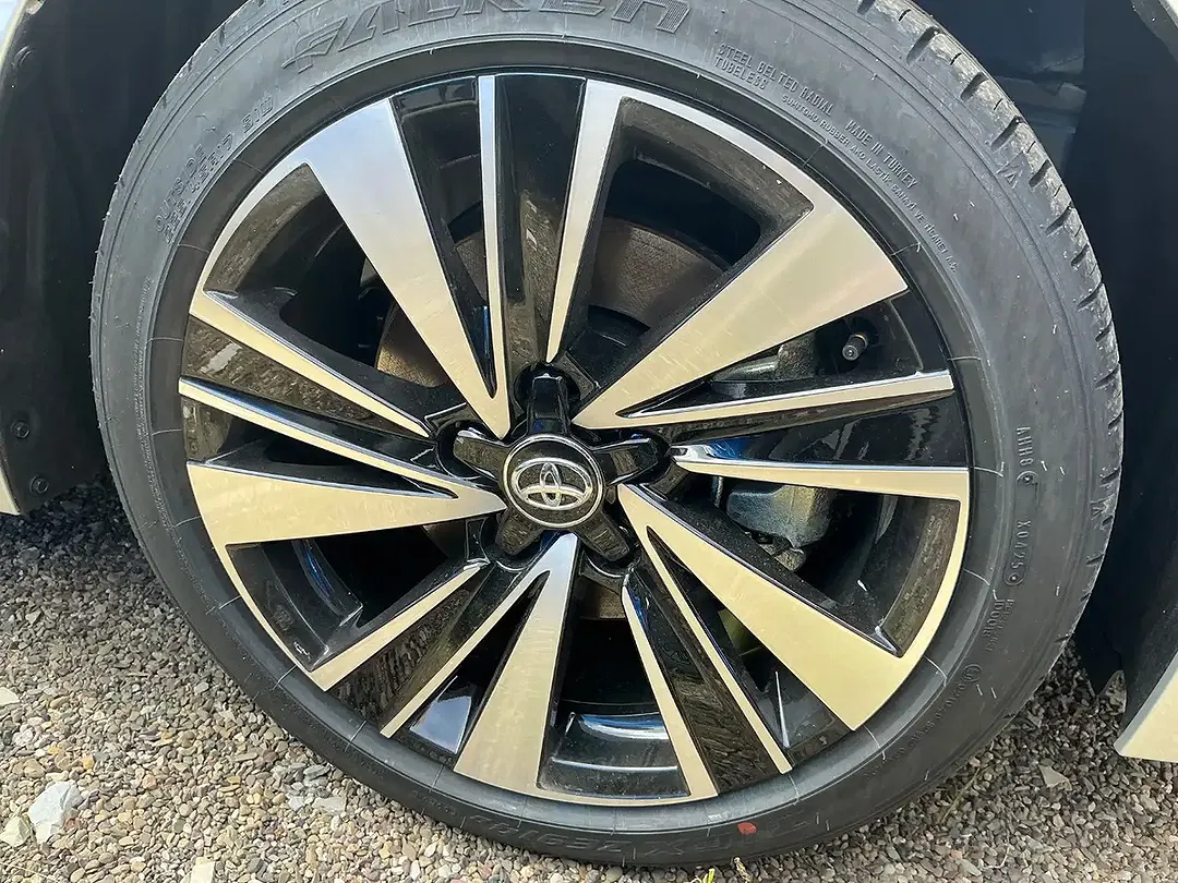 Toyota Corolla - Thumbnail 5