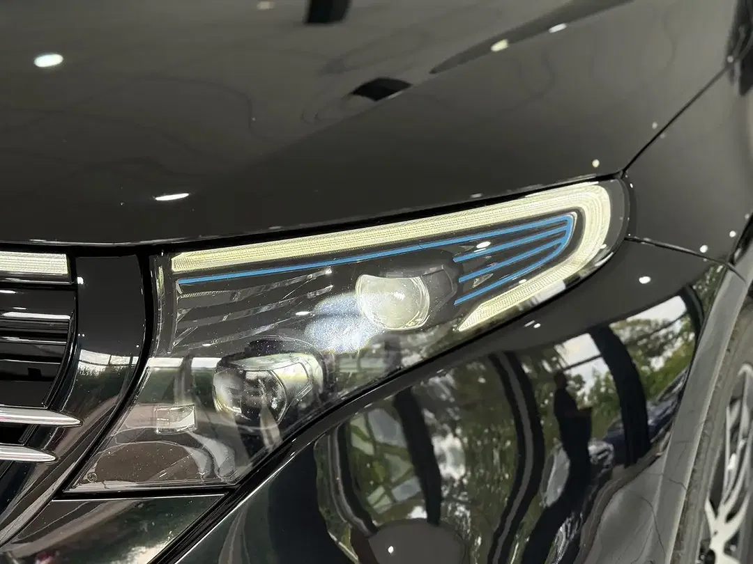 Mercedes-Benz EQC 400 - Thumbnail 11