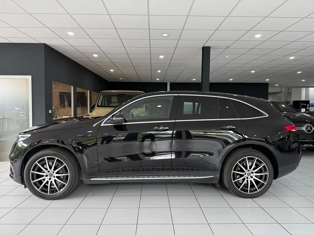 Mercedes-Benz EQC 400 - Thumbnail 2