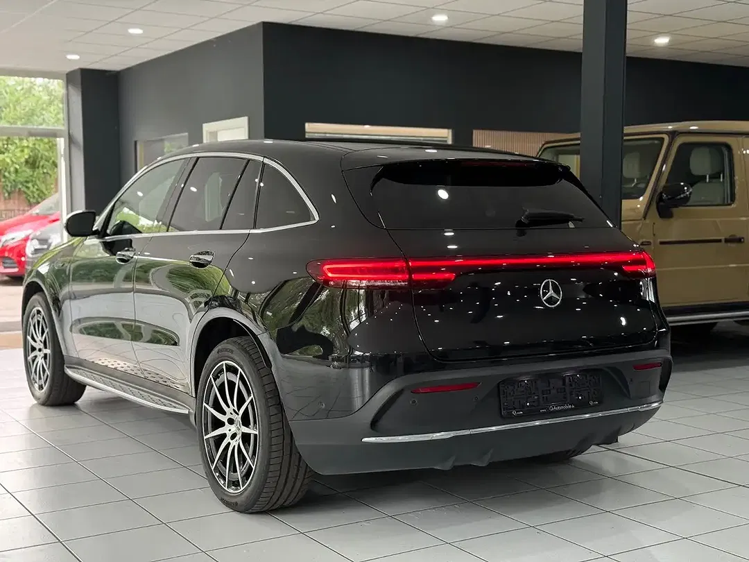 Mercedes-Benz EQC 400 - Thumbnail 3