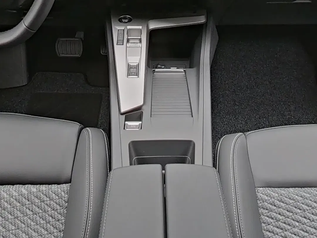 Peugeot 308 - Thumbnail 12