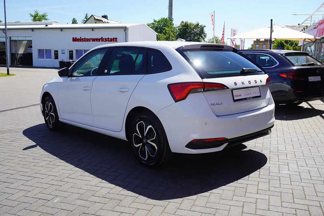 Skoda Scala - Thumbnail 2