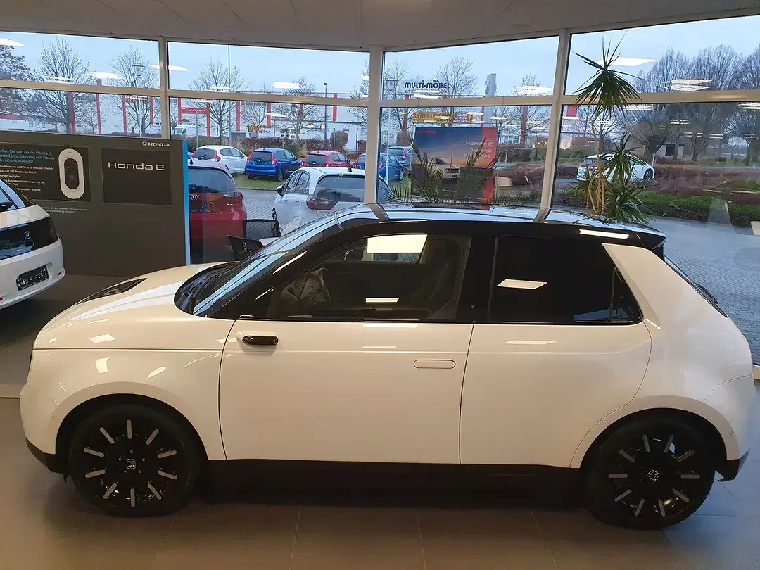 Honda e - Thumbnail 2