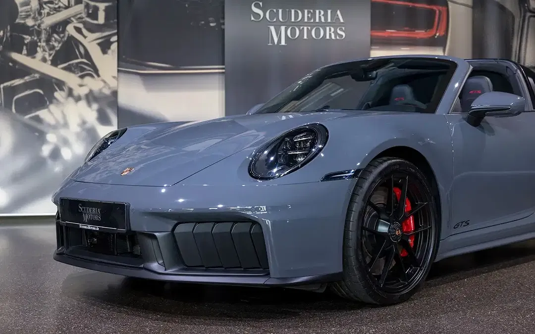 Porsche 992 - Thumbnail 3