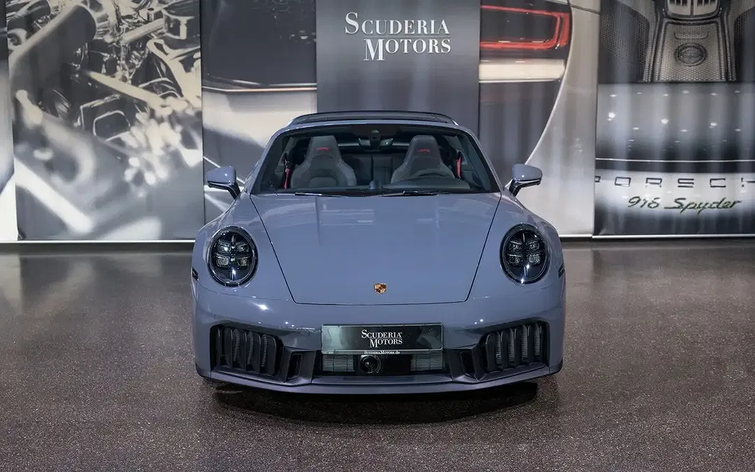 Porsche 992 - Thumbnail 6