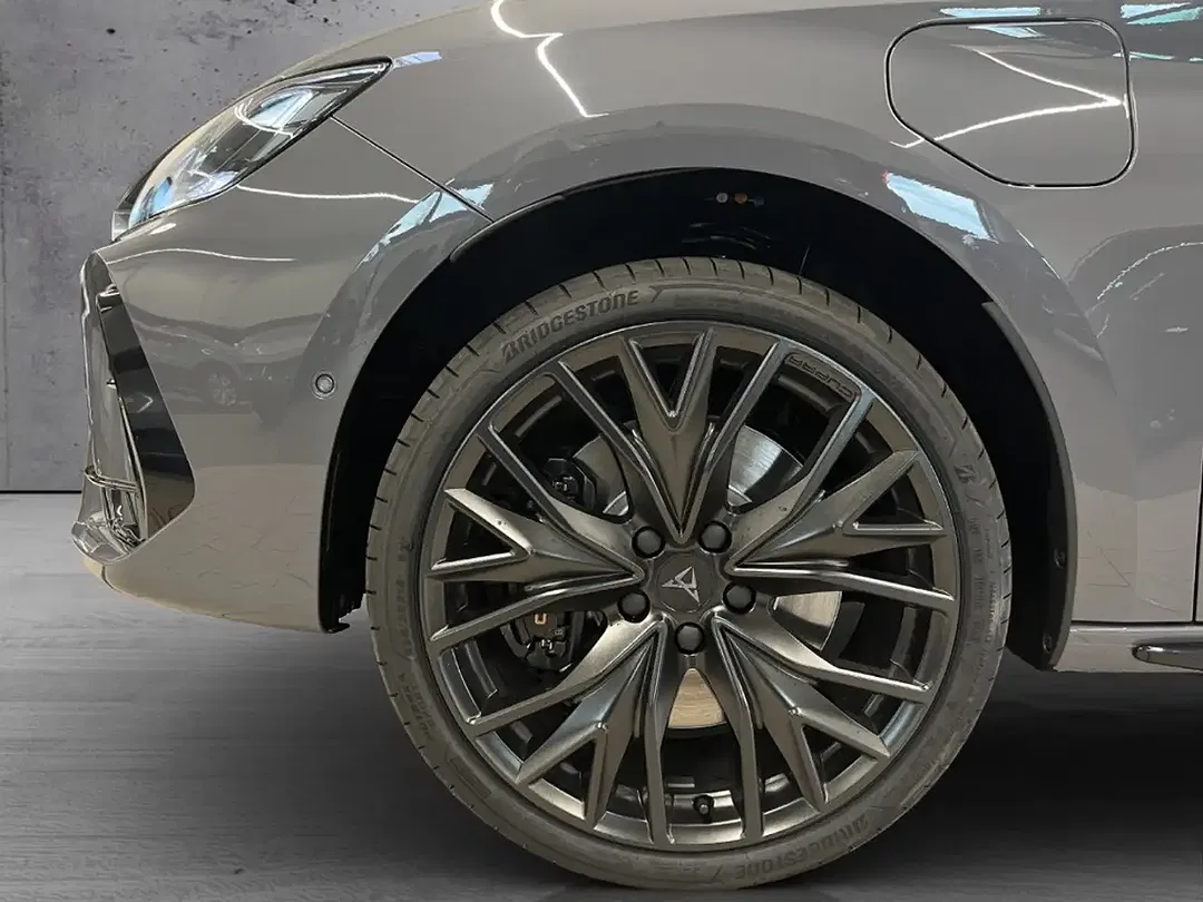 CUPRA Leon - Thumbnail 4