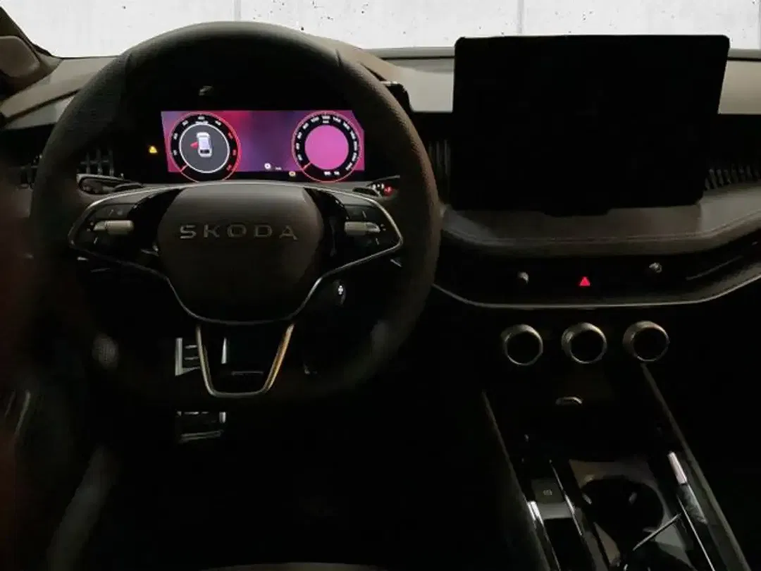 Skoda Superb - Thumbnail 12