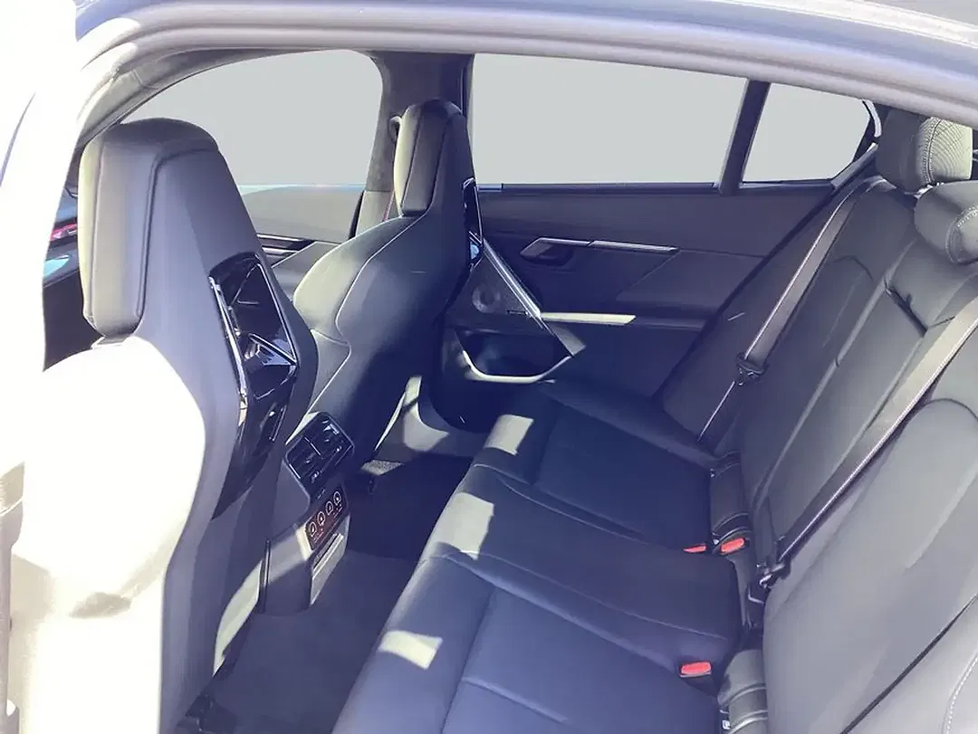 BMW M5 - Thumbnail 13