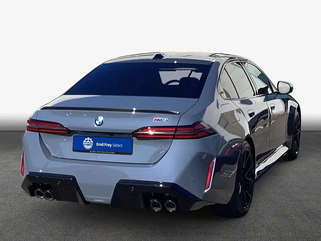BMW M5 - Thumbnail 2