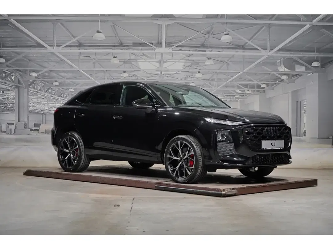 Audi Q3 - Thumbnail 3