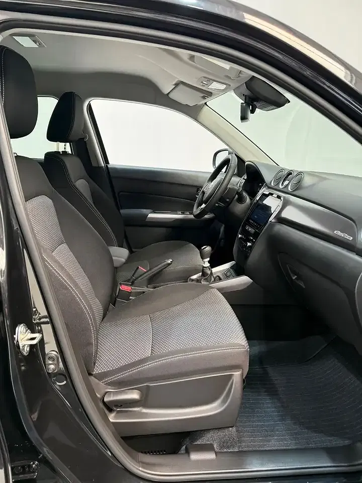 Suzuki Vitara - Thumbnail 10