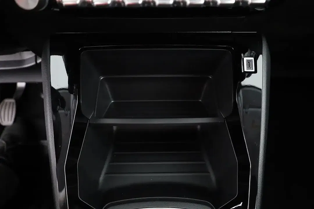 Peugeot 208 - Thumbnail 12