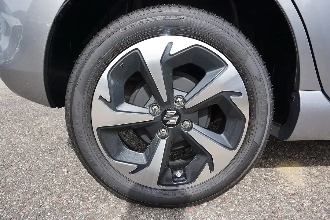 Suzuki Swift - Thumbnail 4