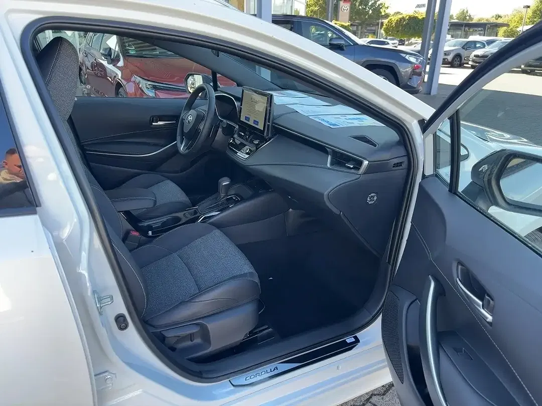 Toyota Corolla - Thumbnail 8