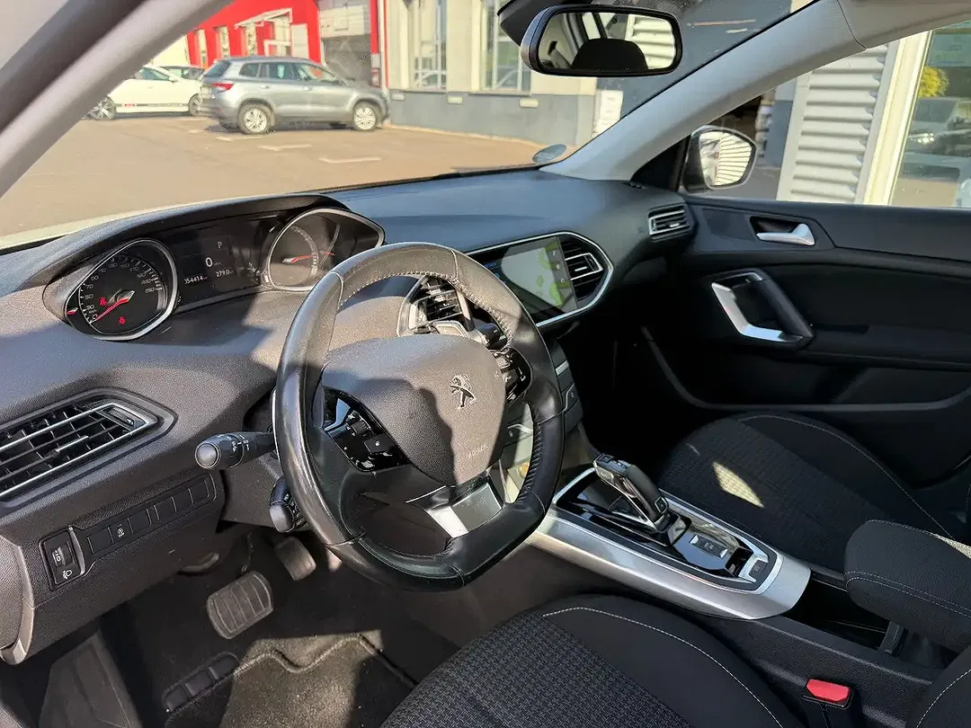 Peugeot 308 - Thumbnail 11