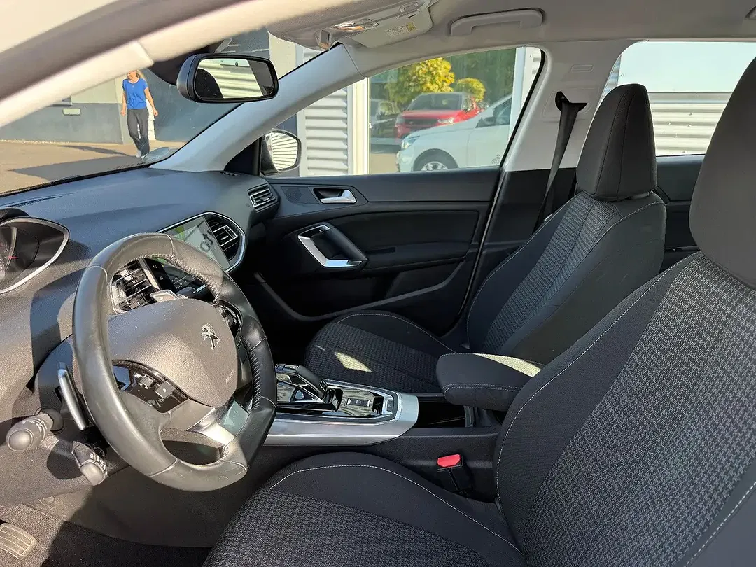 Peugeot 308 - Thumbnail 12