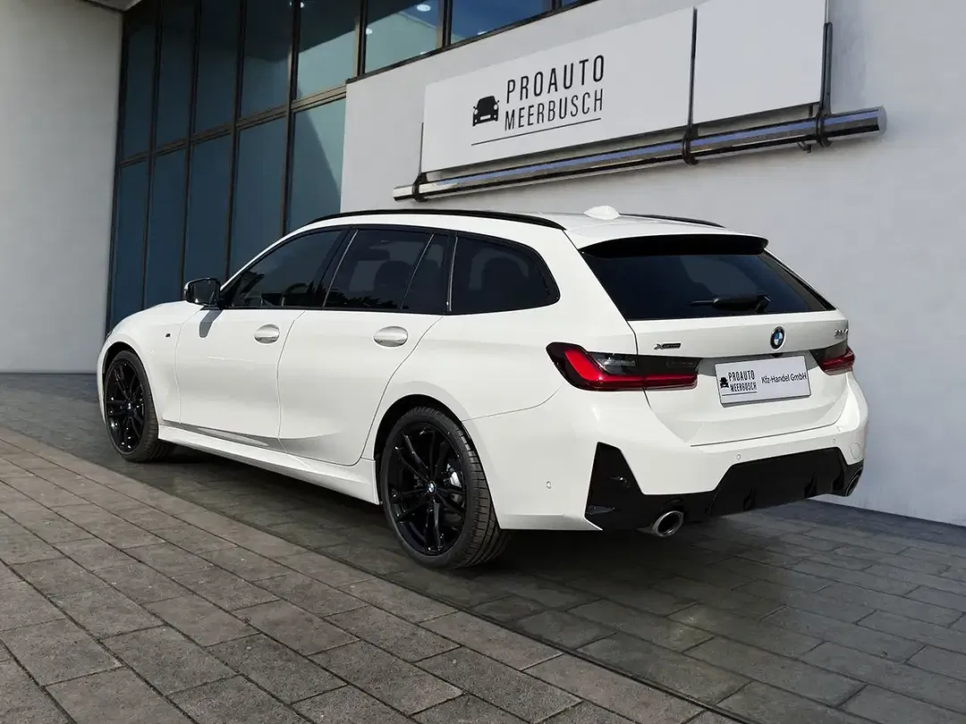 BMW 330 - Thumbnail 2