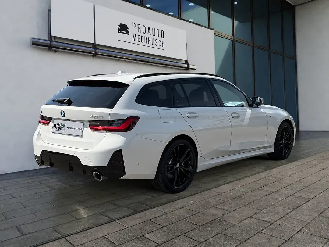 BMW 330 - Thumbnail 3