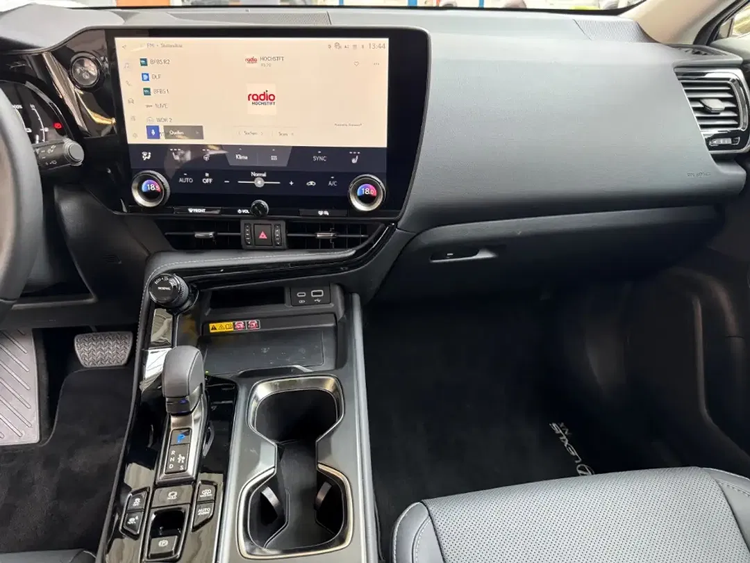 Lexus NX 450h+ - Thumbnail 11