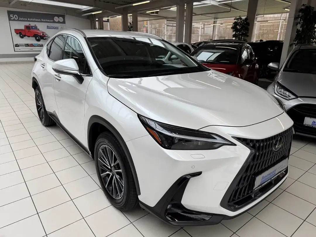 Lexus NX 450h+ - Thumbnail 2
