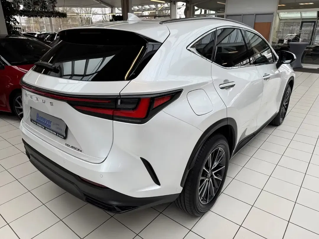 Lexus NX 450h+ - Thumbnail 3