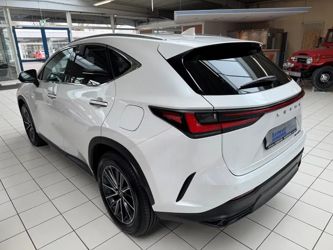 Lexus NX 450h+ - Thumbnail 4