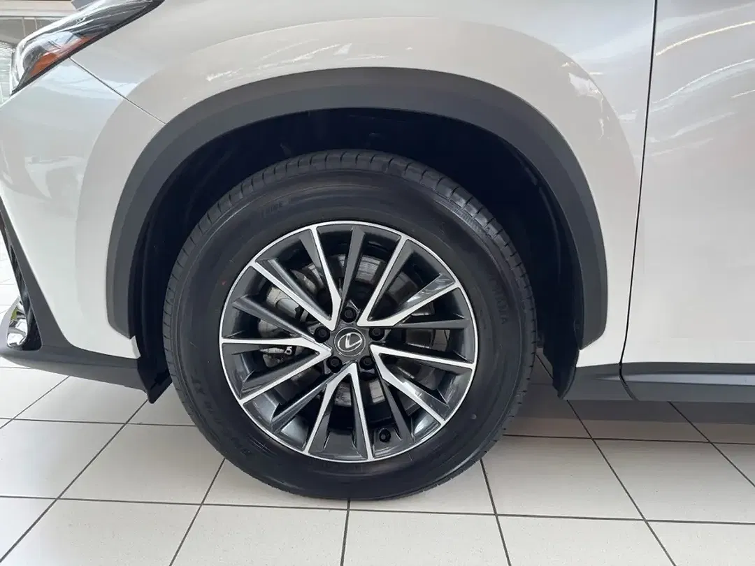 Lexus NX 450h+ - Thumbnail 5