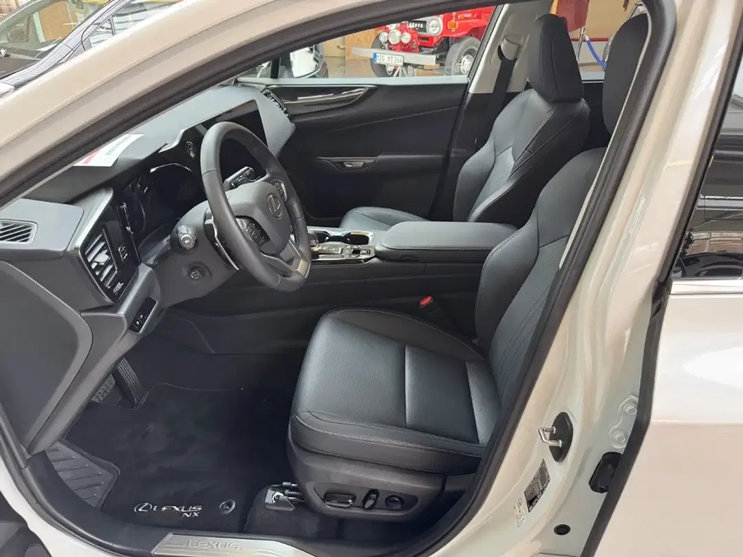 Lexus NX 450h+ - Thumbnail 7