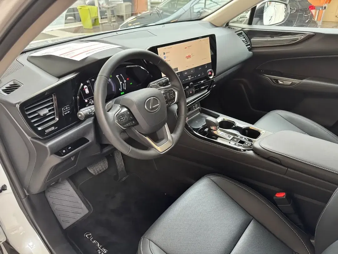 Lexus NX 450h+ - Thumbnail 9