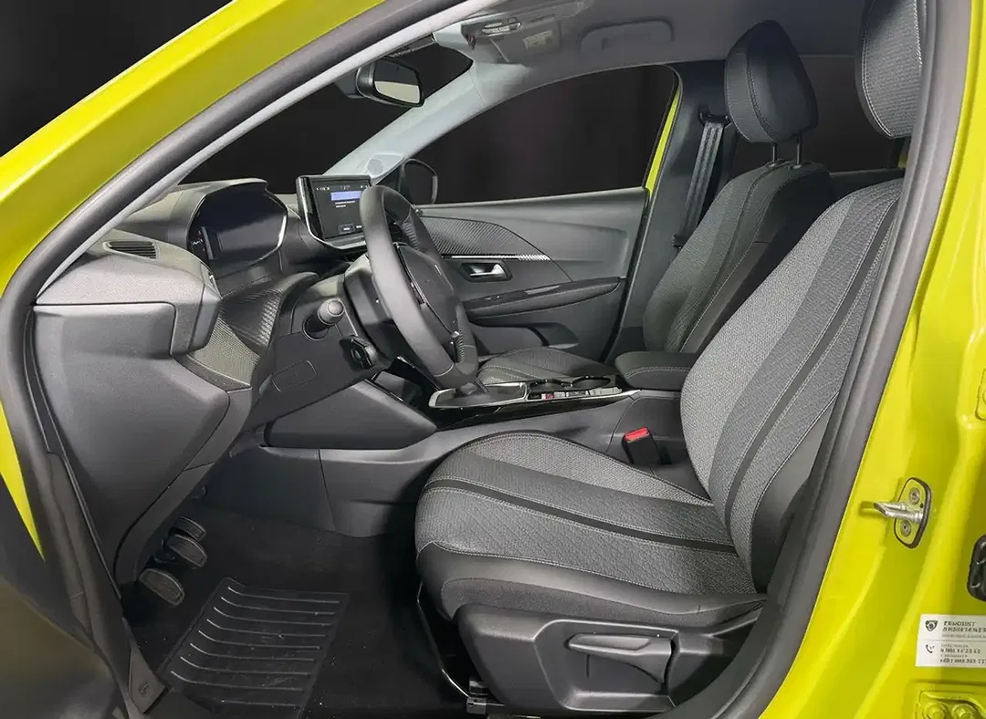 Peugeot 208 - Thumbnail 14
