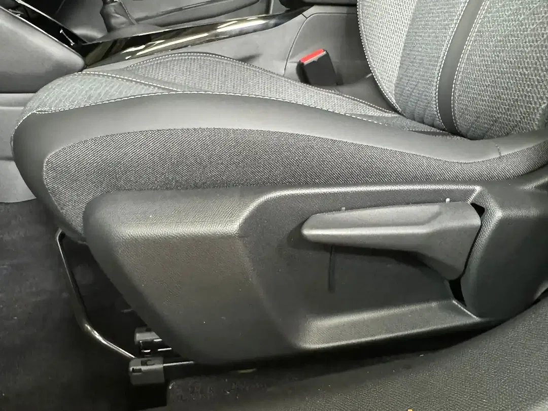 Peugeot 208 - Thumbnail 16