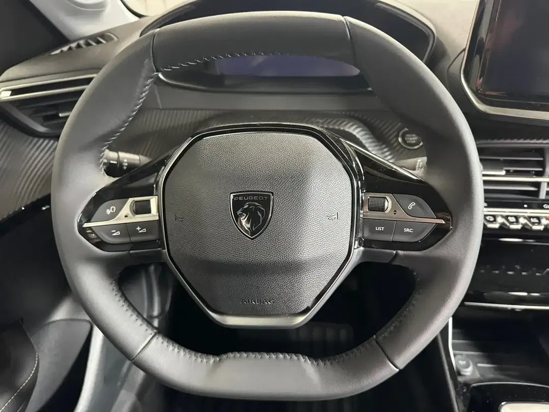 Peugeot 208 - Thumbnail 26