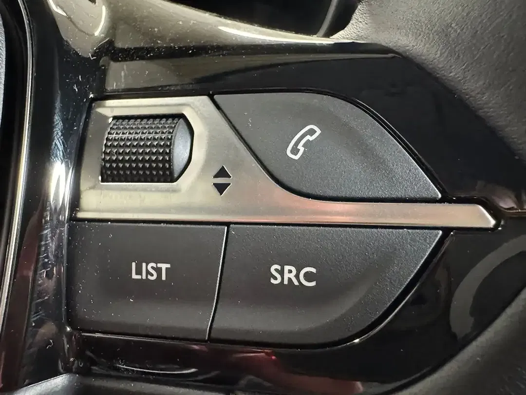 Peugeot 208 - Thumbnail 28