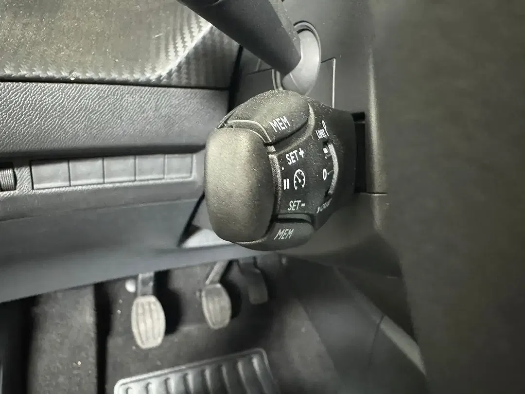Peugeot 208 - Thumbnail 31