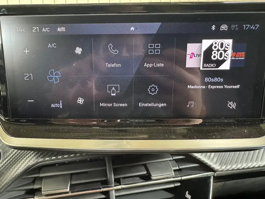 Peugeot 208 - Thumbnail 35